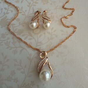 Elegant Classy Set of Earrings and Necklace, Made in Europe